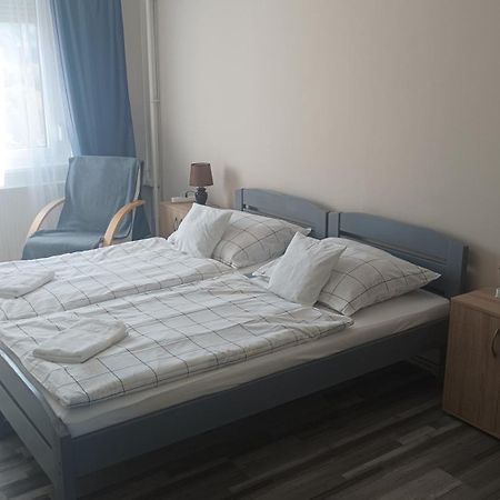 Panel Hause Kazincbarcika Apartamento Exterior foto