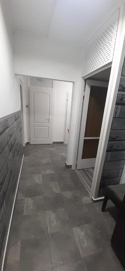 Panel Hause Kazincbarcika Apartamento Exterior foto